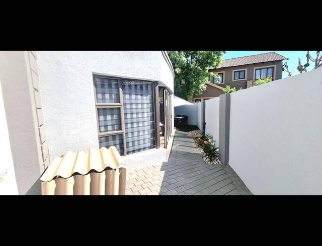 3 BEDROOM HOUSE FOR SALE IN ELDORAIGNE